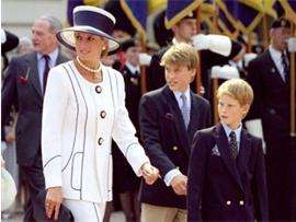 Странные традиции: у детей принцев Уильяма и Гарри будут разные фамилии