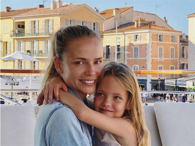 Наташа Поли снова стала мамой