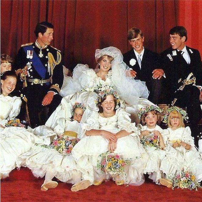 Забавный кадр со свадьбы принца Чарльза и Дианы Спенсер