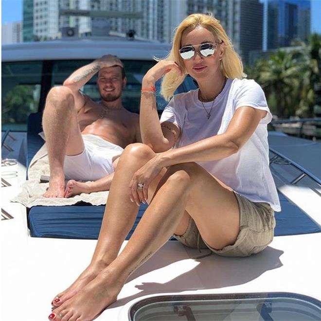 Лера Кудрявцева с мужем Игорем Макаровым с дочкой на отдыхе в США