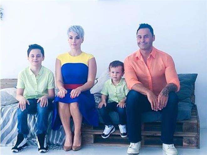 Стас Костюшкин с семьей