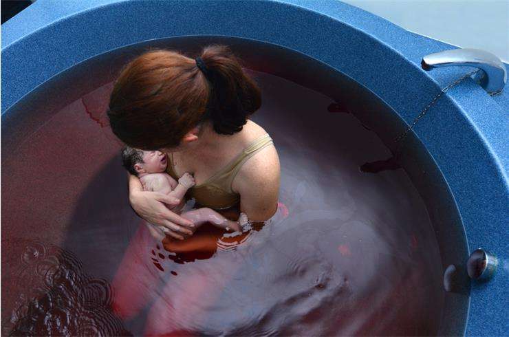 роды в воде
