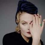 Міні і фуксія: Рената Литвинова з донькою склали яскравий дует на модному показі