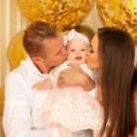 Чорний або рожевий? Анастасія Костенко опублікувала нові сімейні портрети