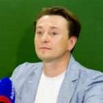 Весняна милота: донька Сергія Безрукова виростила для папи бузок