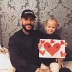 На шиї у тата: смішне відео з донькою Тіматі потішило шанувальників