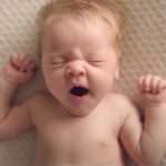 Доктор Комаровський розвінчав міф про те, коли потрібно укладати дитину спати на ніч