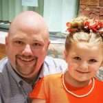 Папа створює для доньки неймовірно красиві зачіски