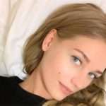 Вся в батька: дочка Христини Асмус освоює гітару