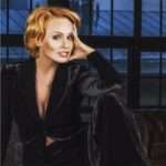 Молода бабуся: Жанна Еппле поділилася фото з підрослим онуком