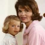 Сукня у спадок: три покоління жінок клану Кеннеді носять сукні від Валентино