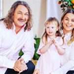 Копія бабусі: Ігор Ніколаєв показав зворушливе фото доньки і своєї матері