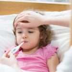 Доктор Комаровський розповів, як не можна збивати високу температуру у дитини