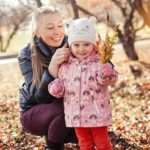 Порада від Людмили Петрановской: ідіть поруч з дитиною під час прогулянки