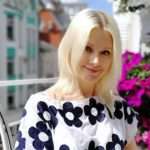 Співачка Наталі отримала у подарунок копію себе вязану