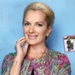 Перша прогулянка: Марія Порошина вийшла на вулицю з новонародженим сином