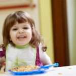 Смачні вітаміни дитячої тарілці: різнокольорові оладки з овочів і фруктів