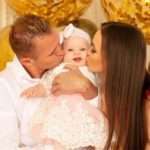 Дмитро Тарасов показав новий портрет з дружиною і донькою