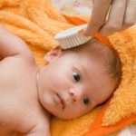 Педіатр рекомендує: як позбутися від кірочок на голові малюка