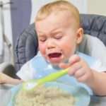 2 в 1: лайфхак, який допоможе нагодувати малоїжку і навчити новому