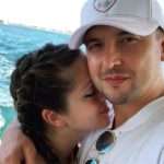 Чоловік співачки Нюши показав зворушливий сімейний портрет з дружиною і донькою