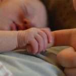 Перша зустріч: батьки взяли в руки малюка… і не змогли стримати емоцій