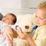 Доктор Комаровський радить, як уникнути ревнощів дитини старшого до молодшого