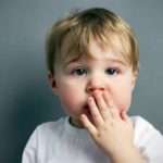 Експерт: лікування заїкання потрібно починати не у логопеда