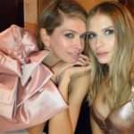 Разом веселіше: Віра Брежнєва і Олена Пермінова показали вправи для красивої фігури