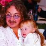 Маленька помічниця: Ігор Ніколаєв показав, як дочка доглядає за садом