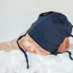 Шкідливо або корисно немовляті спати на животі, чому не можна?