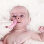 Фізіологічний нежить у немовляти: лікувати чи ні?