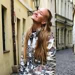 Неймовірно: шестимісячна дочка Поліни Сидихиной сіла на шпагат