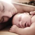 Як почистити носик новонародженому