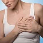 Чому болить права груди