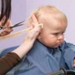 Трихолог пояснив, потрібно стригти дитину в однорічному віці