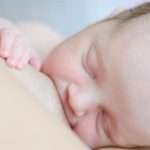 Як виробляється грудне молоко у жінки: які процеси лежать в основі цього