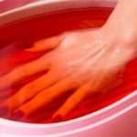 Мяко і плавно. Особливості використання парафінових масок для рук