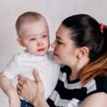 Психолог розповіла, як мамі йти з дому, щоб дитина не плакала