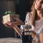 Що подарувати свекрусі на день народження: цікаві ідеї