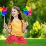 Інструкція: зробіть яскраву іграшку-вертушку для малюка за 10 хвилин