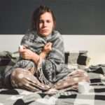 Як впоратися з ознобом перед місячними