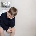 Чому утворюється осад у сечі у дитини і як діяти в цьому випадку