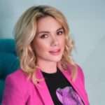 Ведуча Першого каналу Анастасія Трегубова показала вправи для відновлення після пологів