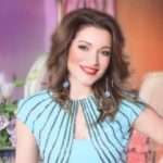 Дві красуні: Альона Хмельницька поділилася кадрами з відпустки з донькою в стилі family look