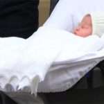 Давня традиція: чому всіх малюків в королівських сімях укутують після народження саме в шаль