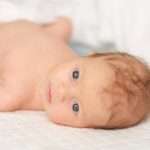 Як і коли змінюється колір очей у дитини