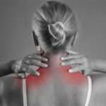Як проявляються симптоми шийного остеохондрозу у жінок