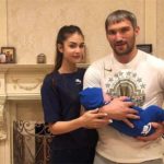 Команда в синьому: Анастасія Шубская поділилася новим кадром з коханими чоловіками