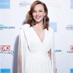 Сімейний альбом: Альбіна Джанабаєва показала архівне дитяче фото з батьками